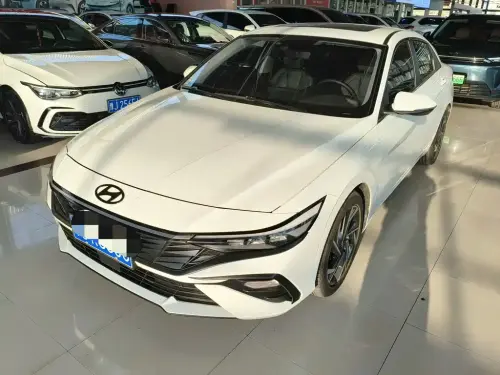 Hyundai Elantra, 2024