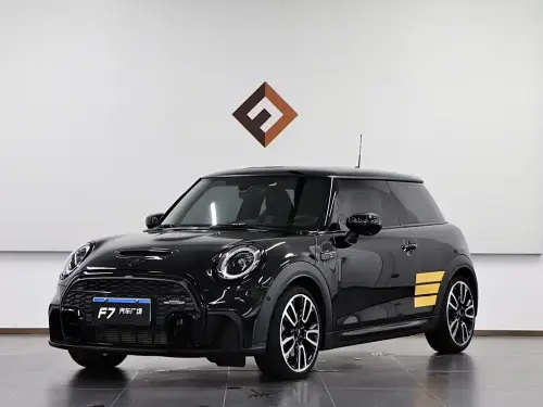 Mini MINI, 2024