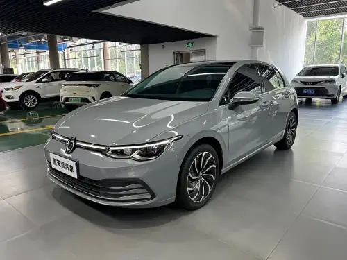 Volkswagen Golf, 2024