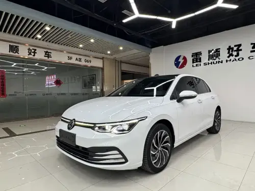 Volkswagen Golf, 2024
