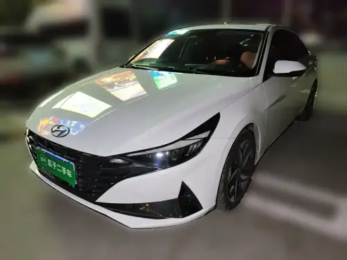 Hyundai Elantra, 2022
