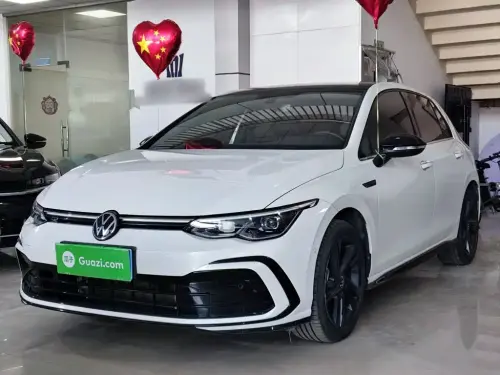 Volkswagen Golf, 2024