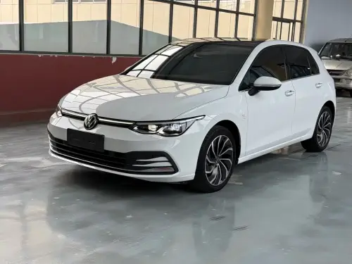 Volkswagen Golf, 2023