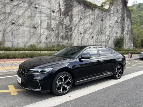 Volkswagen Passat, 2024