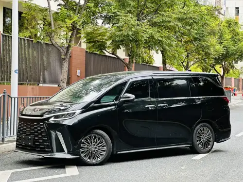 Lexus LM, 2024