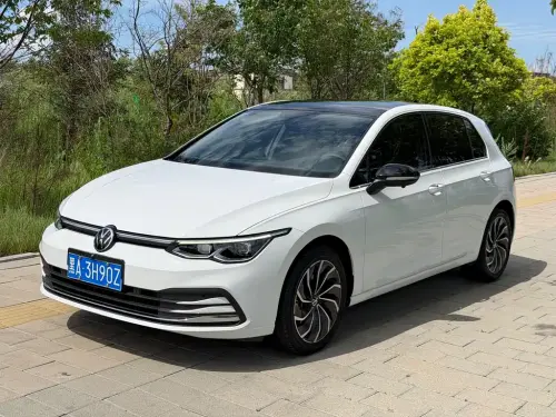 Volkswagen Golf, 2022
