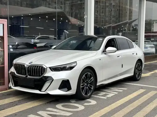 BMW 5-Series, 2025