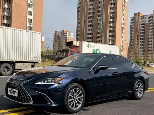 Lexus ES, 2022