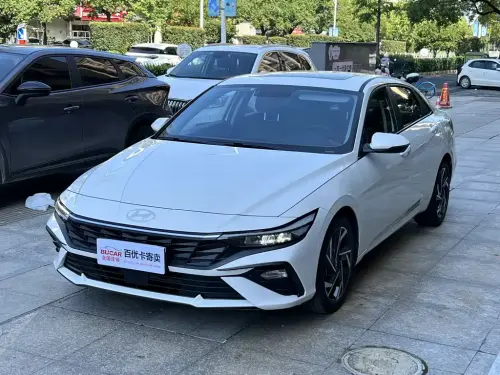 Hyundai Elantra, 2025