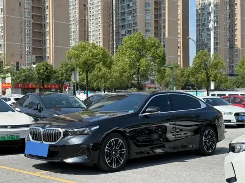 BMW 5-Series, 2025
