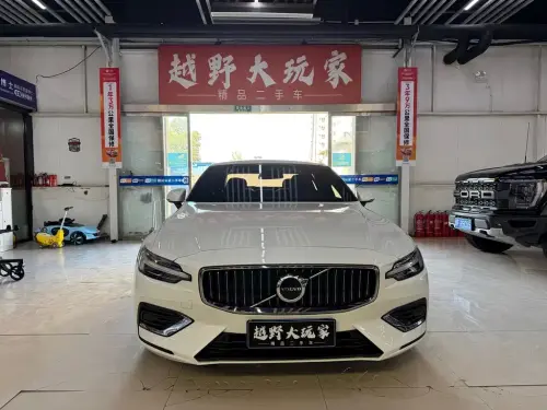 Volvo S60, 2025