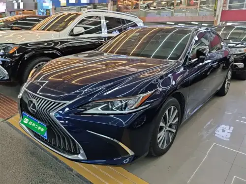 Lexus ES, 2020