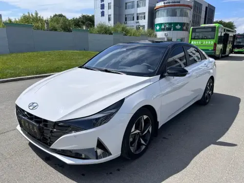 Hyundai Elantra, 2022