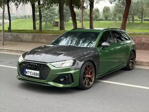 Audi RS4, 2022