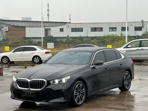 BMW 5-Series, 2026