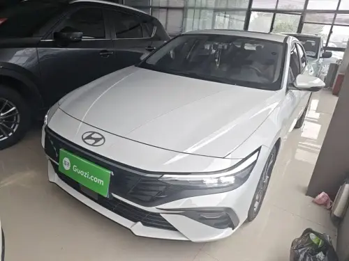 Hyundai Elantra, 2025