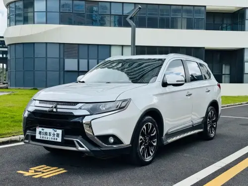 Mitsubishi Outlander, 2021