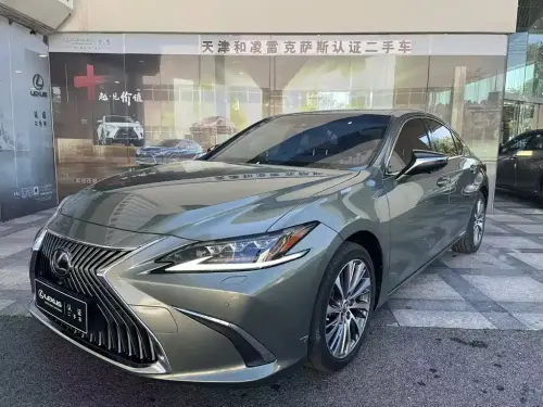 Lexus ES, 2022