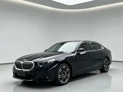 BMW 5-Series, 2025