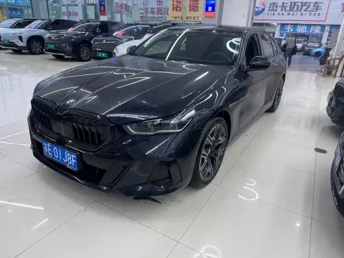 BMW 5-Series, 2026
