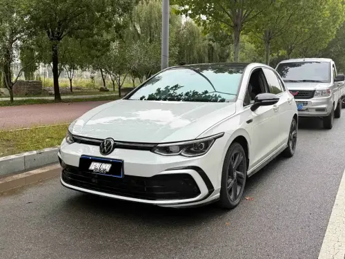 Volkswagen Golf, 2024