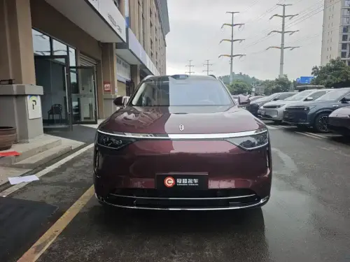 AITO M8, 2025