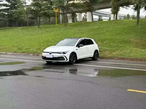 Volkswagen Golf, 2023