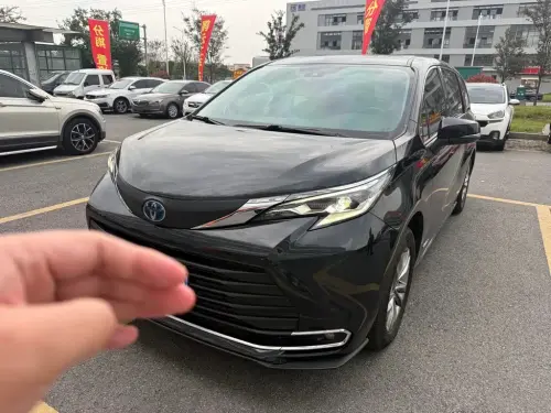 Toyota Sienna, 2024