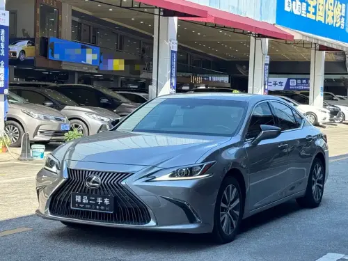 Lexus ES, 2020