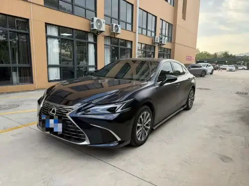 Lexus ES, 2025