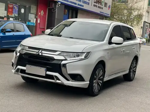 Mitsubishi Outlander, 2022