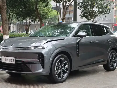 Lynk & Co 08, 2025