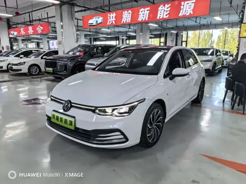 Volkswagen Golf, 2022