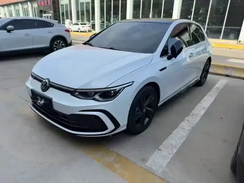 Volkswagen Golf, 2023
