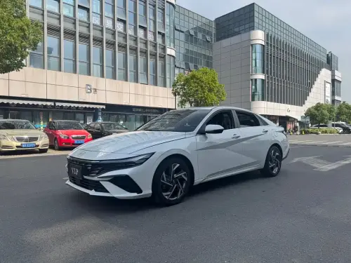 Hyundai Elantra, 2025