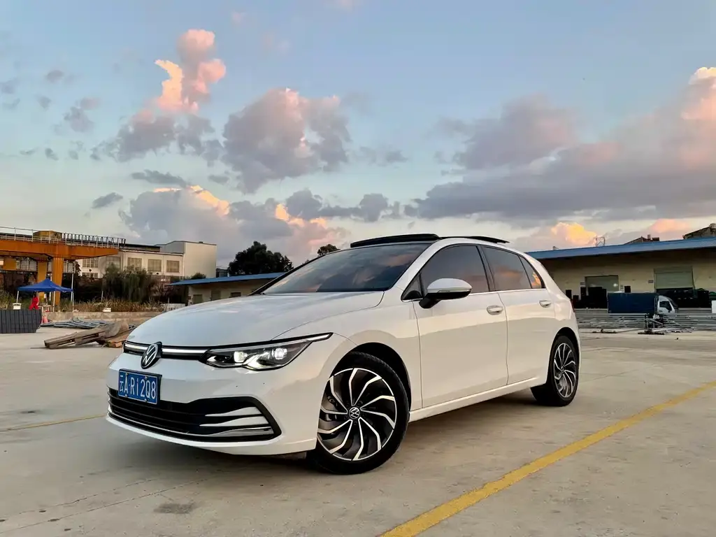Volkswagen Golf, 2023
