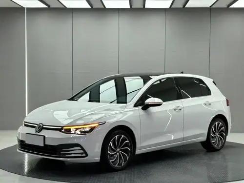 Volkswagen Golf, 2022