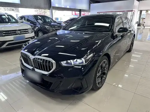 BMW 5-Series, 2025