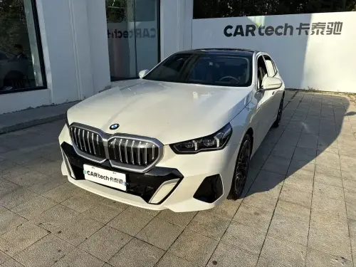 BMW 5-Series, 2025