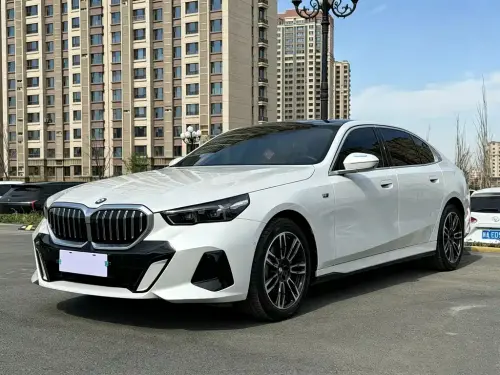 BMW 5-Series, 2025