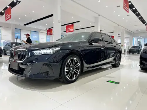 BMW 5-Series, 2026