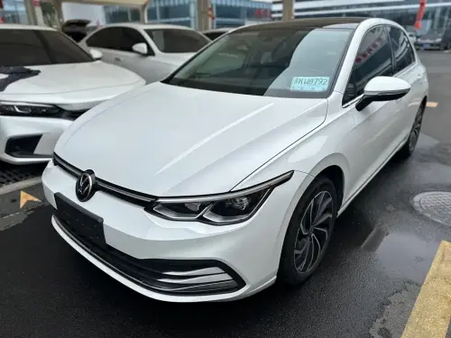 Volkswagen Golf, 2024