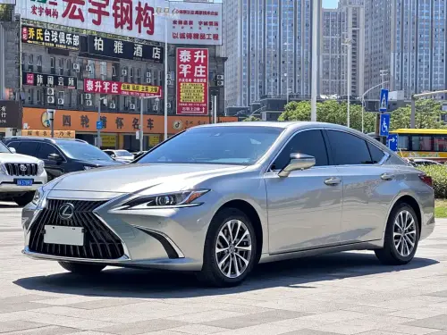 Lexus ES, 2022