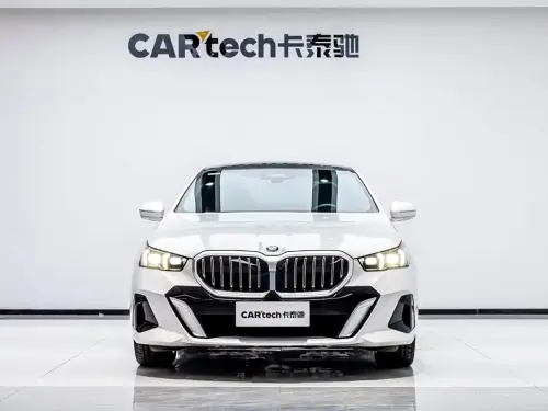 BMW 5-Series, 2025