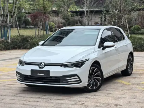 Volkswagen Golf, 2023