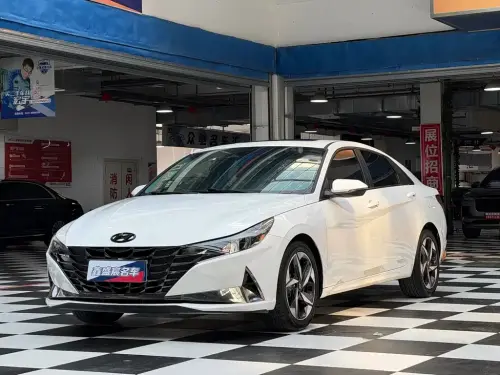 Hyundai Elantra, 2022