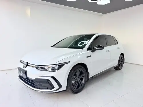 Volkswagen Golf, 2024