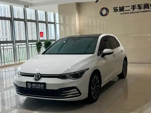 Volkswagen Golf, 2024