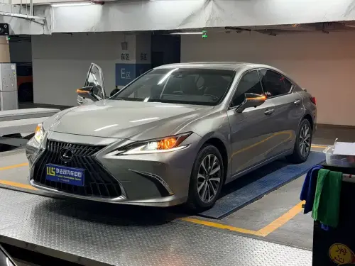 Lexus ES, 2022