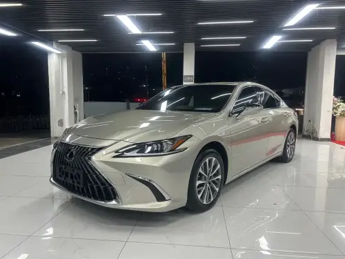 Lexus ES, 2022